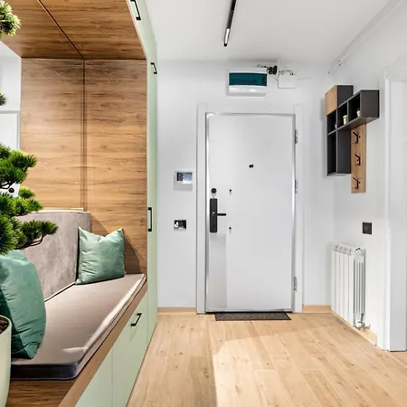 Arrogance Queen - Infinity Pool & * Năvodari