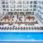 Arrogance Queen Std In Infinity Pool & شقة *