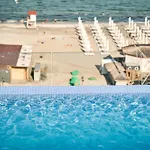 Arrogance Queen Std In Infinity Pool & * Năvodari