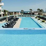 Arrogance Queen Std In Infinity Pool & Năvodari