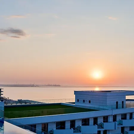 Arrogance Queen - Infinity Pool & *