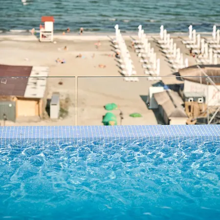 Arrogance Queen Std In Infinity Pool & * Năvodari