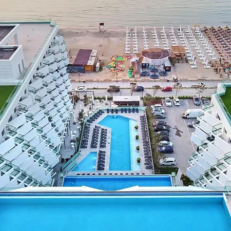 Arrogance Queen - Infinity Pool & *