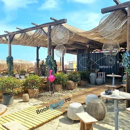 Arrogance Queen - Infinity Pool & * Năvodari