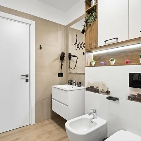 Arrogance Queen - Infinity Pool &