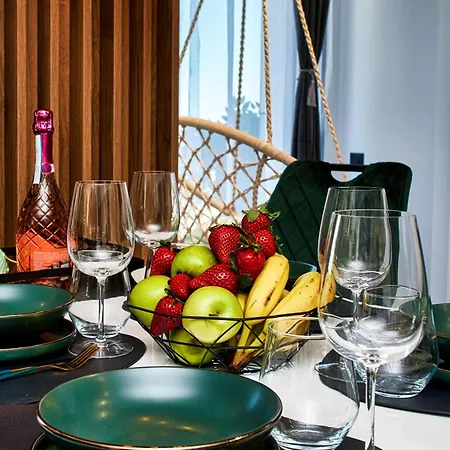 Arrogance Queen - Infinity Pool & Năvodari