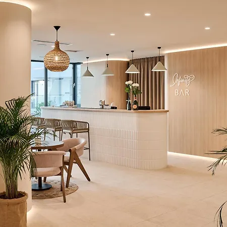 Arrogance Queen - Infinity Pool & *