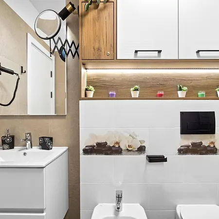 Arrogance Queen - Infinity Pool & * Năvodari