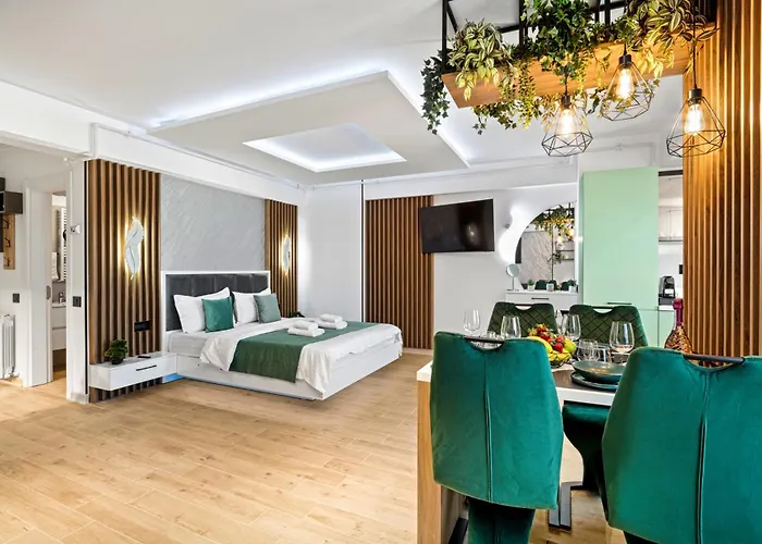 Arrogance Queen - Infinity Pool &